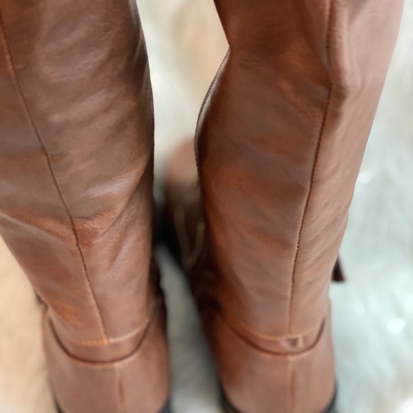 Boots - Picture 4 of 8